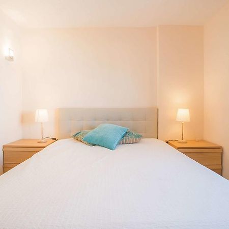 1-Minute Walk To The Metro And 2 To The Supermarket Lisboa Екстериор снимка