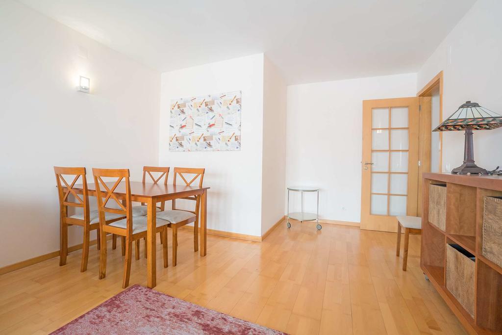 1-Minute Walk To The Metro And 2 To The Supermarket Lisboa Екстериор снимка