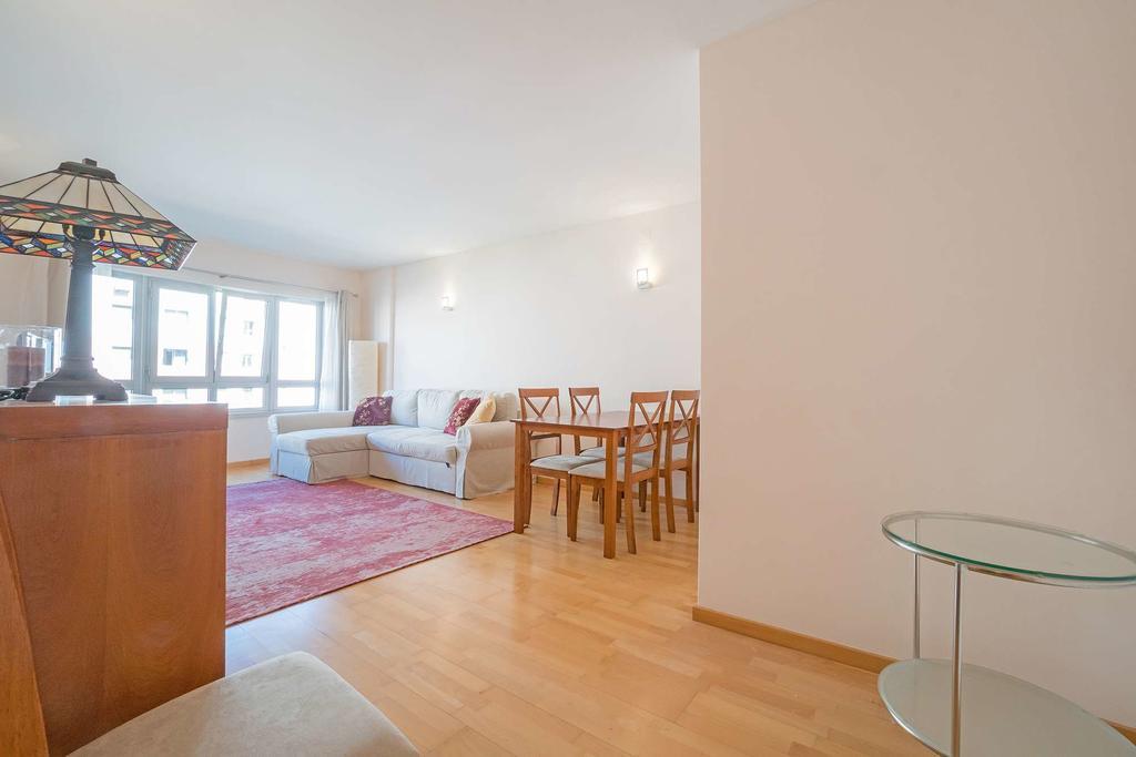 1-Minute Walk To The Metro And 2 To The Supermarket Lisboa Екстериор снимка