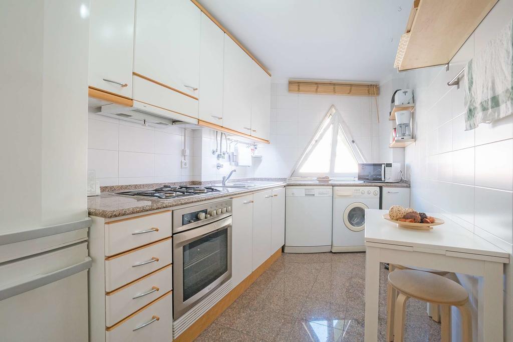 1-Minute Walk To The Metro And 2 To The Supermarket Lisboa Екстериор снимка
