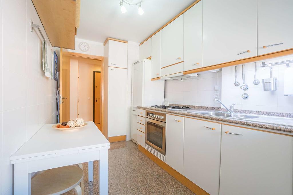 1-Minute Walk To The Metro And 2 To The Supermarket Lisboa Екстериор снимка
