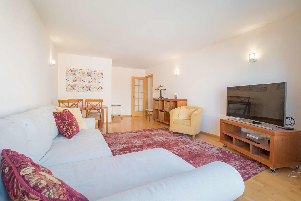 1-Minute Walk To The Metro And 2 To The Supermarket Lisboa Екстериор снимка